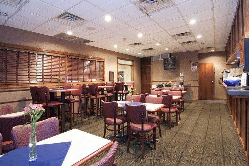 Norwood Inn & Suites Mankato North Mankato المطعم الصورة